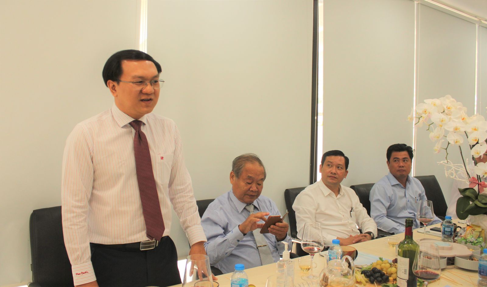 Đồng chí Lâm Đình Thắng, Phó Bí thư Thường trực Quận ủy Bình Thạnh ghi nhận và biểu dương những thành quả, đóng góp trong năm 2019 của Công ty Cổ phần Kỹ thuật Bình Sơn